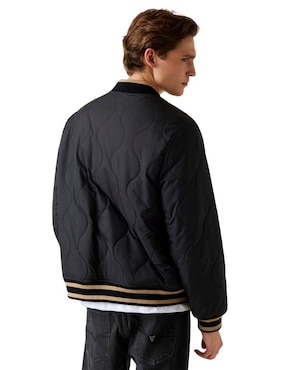 Chamarra bomber Guess con bolsillos para hombre