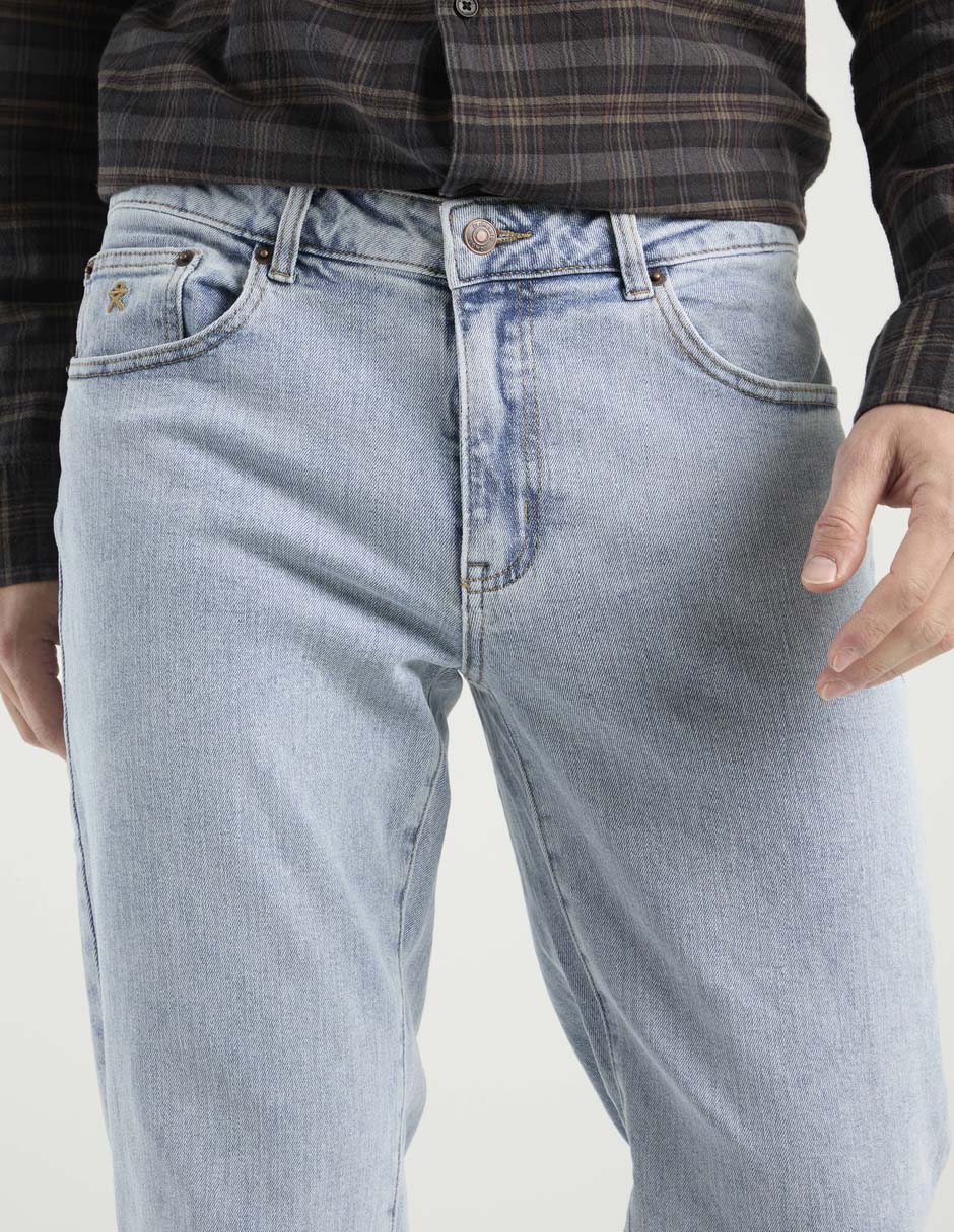 Jeans straight lavado claro para hombre 4