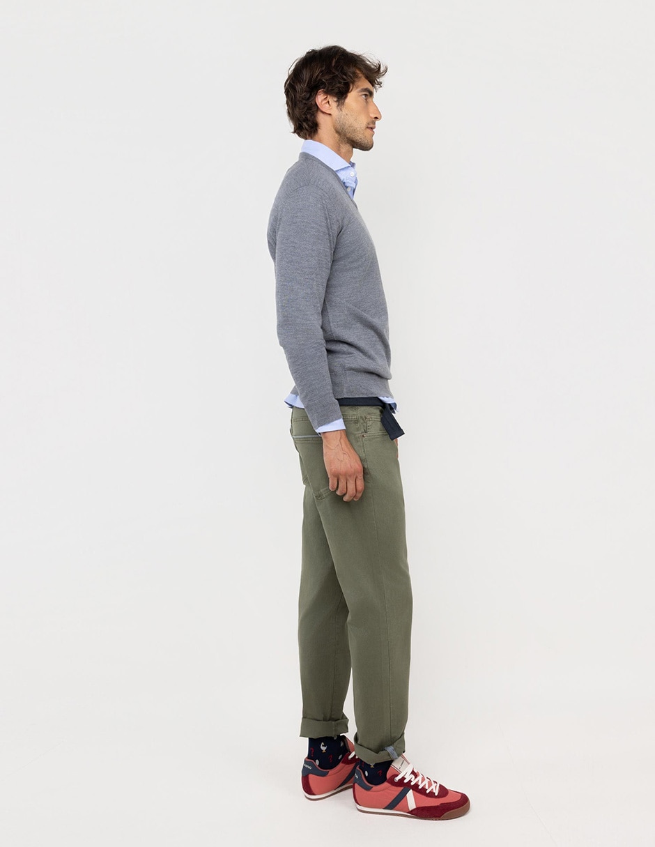 Suéter cuello V para hombre 3